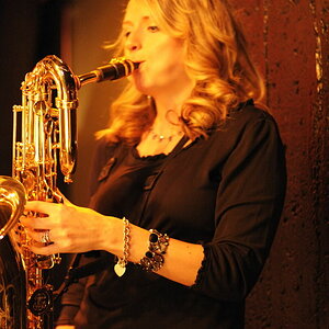 Mingus Big Band Live at Jazz Standard, NYC, 4. Juni 2012 - die Baritonsaxophonistin Lauren Sevian