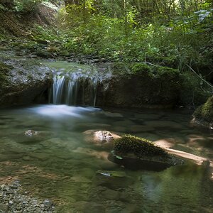 Kleiner "Wasserfall" in der Gegend