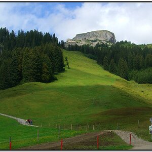 Hier beginnt der Aufstieg zum Hohen Ifen oder an seiner Flanke entlang - für den Weg haben wir uns dann entschieden. Die Erklimmung des Gipfels trauen
