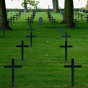 DSC 3280 bearbeitet klein, deutscher Soldatenfriedhof Maizeray/Frankreich