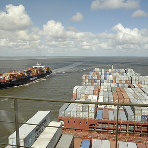 Emma Maersk und Bonn Express