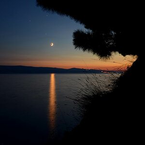 Sonnenunter- und Mondaufgang in Kroatien