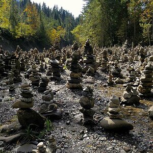 comp DSC 1335 bearbeitet

Steinmänner im Tal der Breitach, kurz vor Riezlern