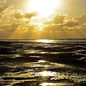 Durchscheinende Sonne in Cuxhaven Duhnen