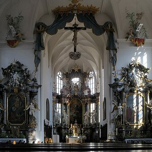 comp DSC 1437 bearbeitet ShiftN

katholische Stadtkirche St. Bartholomäus in Volkach