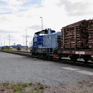 DSC 0417 Nr.7 in Position Nr.6 schiebt neues Holz ins ZS