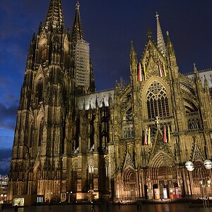 Köln 0003

Dom Köln Nacht
Freihand OOC nur mit Traumfliegersoftware verkleinert

D800E 24-120 F4.0
Belichtung: 1/8s F4 ISO4000
Brennweite: 24mm