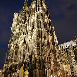 Köln 0004

Dom Köln Nacht 
Freihand OOC nur mit Traumfliegersoftware verkleinert

D800E 24-120 F4.0
Belichtung: 1/10s F5.6 ISO4000 -1.00eV
Brennweite: