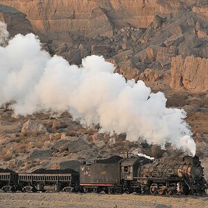Sandaoling, 
Kohlezugs mit JS8195 verläßt den Tagebau