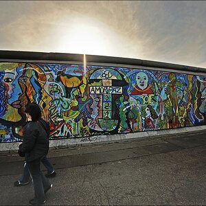Berlin 25.09.2012 - East Side Gallery - Amorpaz