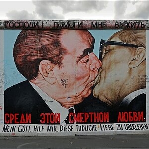 Berlin 25.09.2012 - East Side Gallery - Bruderkuss