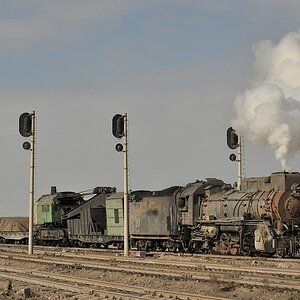 JS6224 mit Kranzug in Xibolizhan
0546