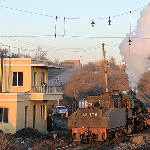 SY1378 verläßt den Kohlenladeplatz am Rande des Haizou Tagebaus
4220