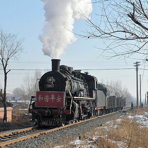 SY1085 mit einem kurzen Zug
zwischen Wufeng und Zhuangmei
5218