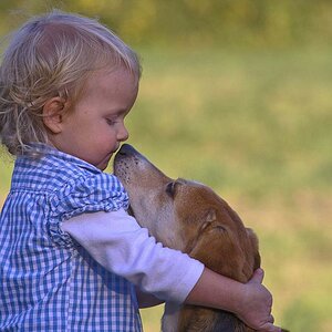 Kind und Hund