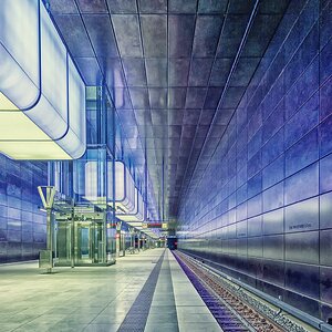 U-Bahn Station Hafencity Universität Hamburg in Blau
Aufgepeppt mit NIK ColorEfex Pro 4