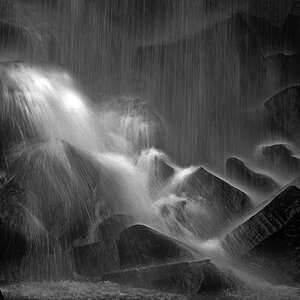 Am Fuße des Svartifoss, Island