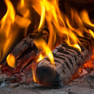 Feuer in unserem Pizzaofen