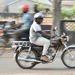Motorrad in Kara 
4424