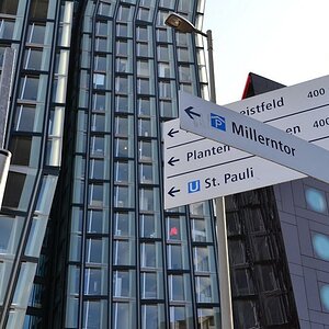 Am Spielbudenplatz