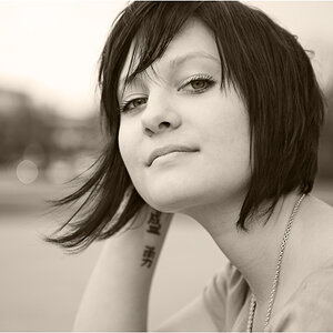 Nadine Königsplatz München März 2009

NikonD700 + 24-70mm/f2.8
raw ISO200 1/1000 f3.2
