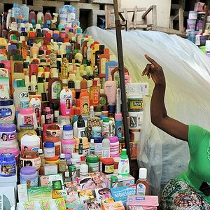 Marktfrau in Lomé 7587