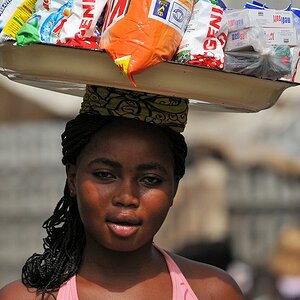 Marktfrau in Lomé 8426