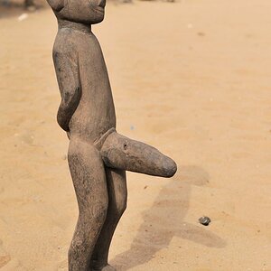 Figur auf dem Fetischmarkt in Lomé 7702 h