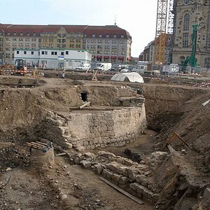 20030710  Baugrube vor der Frauenkirche
