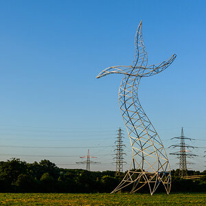 Tanzender Strommast 1