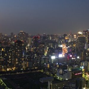 Blick auf Tokio Downtown auf einem exklusivem Apartement heraus