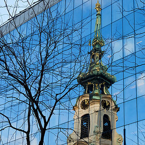2131127 0898 Stiftskirche Spiegelung Wien