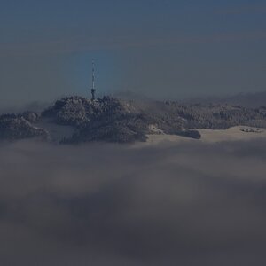 Bantiger vom Gurten aus ueber dem Nebel