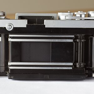Nikon F rückseite mit abgenommener rückwand