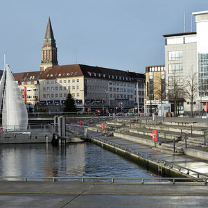 Der Kleine Kiel in Kiel. Ein kleiner Binnenhafen, der vielleicht noch mal etwas werden kann. Im Sommer vielleicht?

Kiel 0157 kleinerkiel