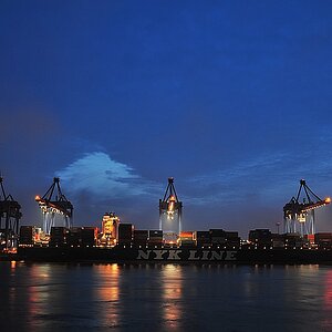 CT Altenwerder abends,HYUNDAI Together,NYK Orion 028