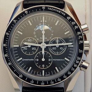 Omega Speedmaster Front web