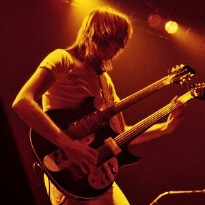 Genesis 1976 " A Trick Of The Tail" Tour -Konzert in Düsseldorf. Mike Rutherford