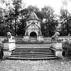 Boitzenburg, Grabmal der Grafen Arnims (8mm Fisheye)