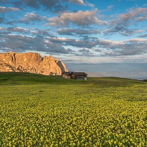 Sonneaufgang auf der Seiser Alm mit dem Schlern