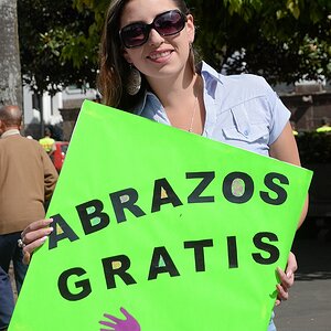 Abrazos Gratis
0644 h