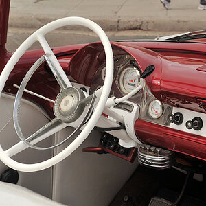 Ford Fairlane Convertible 1955
- man beachte das zeitgenössische Radio ...
4393