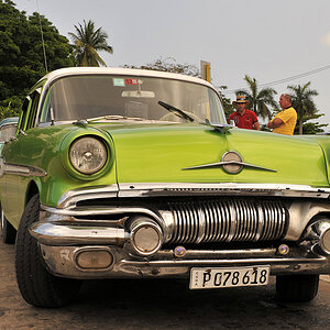 Pontiac Chieftain 1957 am Platz der Revolution
3386