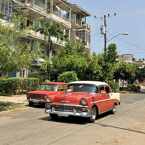 vorn: Chevrolet Bel Air 4 door Sedan 1956
hinten: Lada 1200
3412