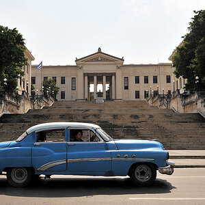 An der Universität
Buick Roadmaster 4 door Sedan 1952 (es fehlt ein wenig Chrom)
3661