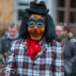 Buurefasend Hauingen 129422. Februar 2015

Do bruchsch kei Brill! :D