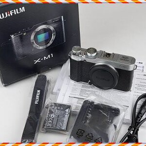 Fuji X-M1 Body in Silber
- NEU und UNBENUTZT

Da ich doch bei meiner schwarzen X-M1 bleibe verkaufe ich die silberne wieder, obwohl sie wunderschön au