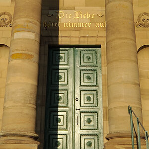 Grabkapelle auf dem Württemberg, Westportal, DSC1273