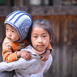 Kinder nahe Lukla klein