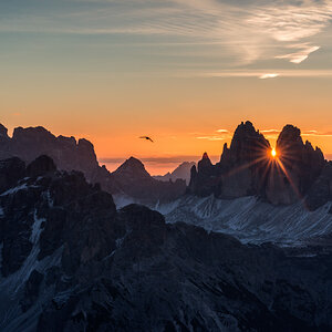 Die ersten Sonnenstrahlen blinzeln hervor